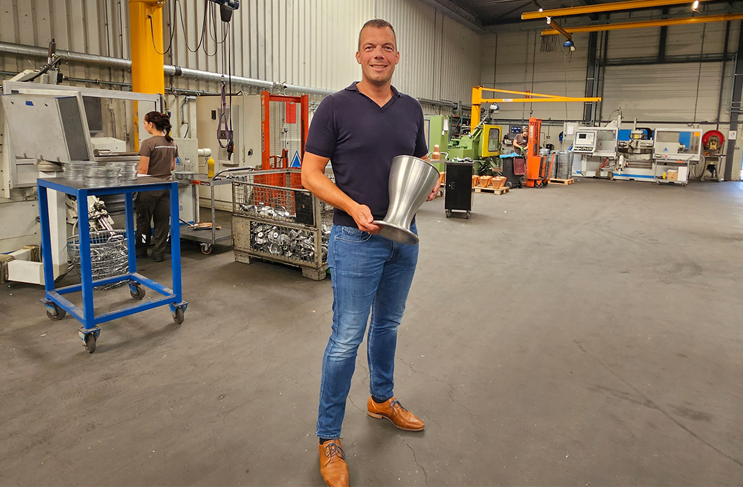 Forceertechniek Koolmees blinkt uit in het forceren van delen uit staal, aluminium, roestvast staal, koper en messing tot een diameter van 1 meter. “Ik durf wel te zeggen dat we daarmee tot de top van Europa behoren”, zegt Remco Koolmees.