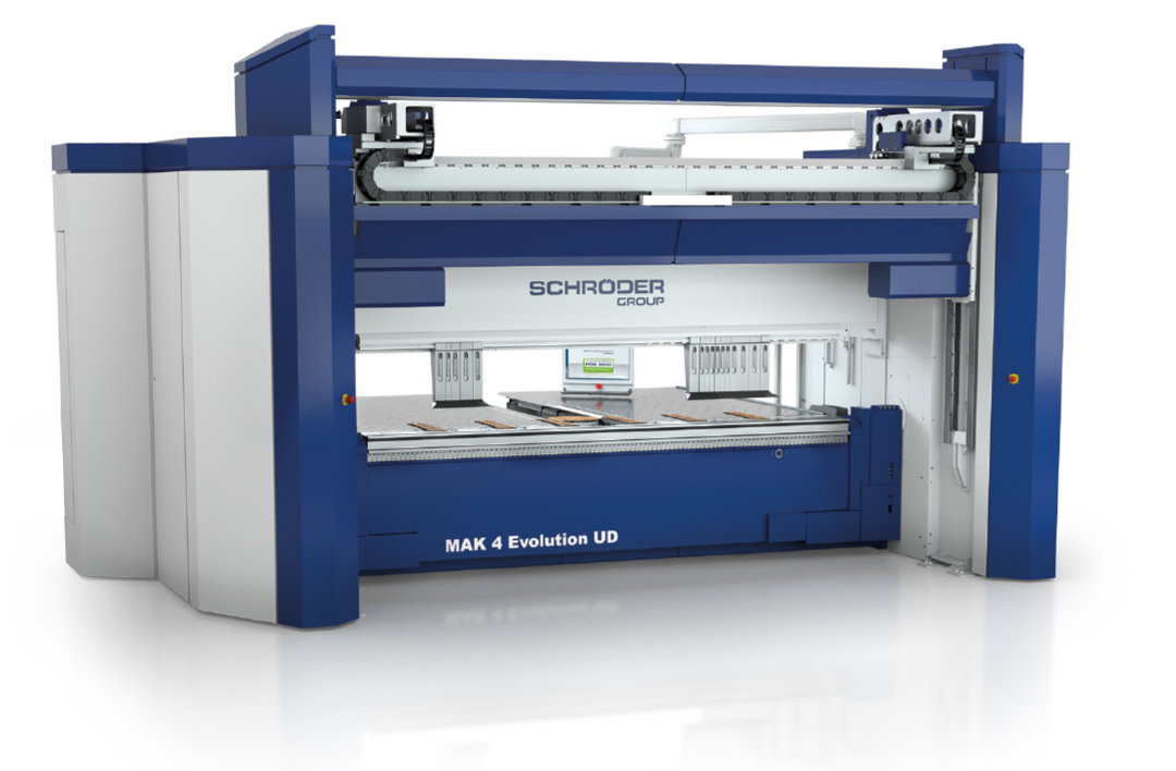 Schröder heeft samen met automatiseringsspecialist Starmatik een MAK 4 Evolution UD uitgerust met een Fanuc-robot. Deze laadt de zwenkbuigmachine met platen tot 6 mm dik en 3000 x 1500 mm groot en legt het afgewerkte gebogen product op een palletiseerstation.