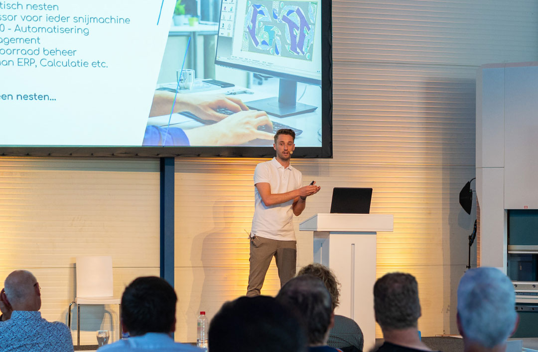 Onderdeel van NEXT 2025 is een kennisprogramma. Diverse sprekers nemen de bezoekers mee in de wereld van automatisering, innovatie en de digitale fabriek.