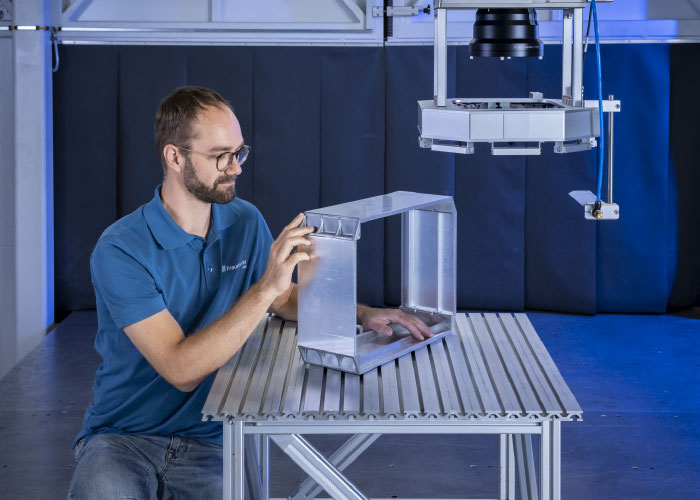 Lasergelaste aluminium batterijbehuizing op volledige componentschaal: combinatie van spuitgietelementen met geëxtrudeerde profielen in een lichtgewicht ontwerp.