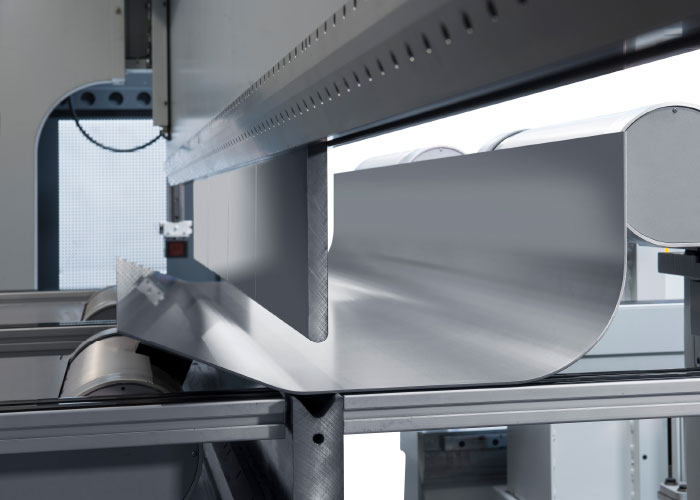 Synchro-Form-afkantpers: de synchro-modules die worden gebruikt voor het automatisch hanteren, positioneren en buigen van zware onderdelen.