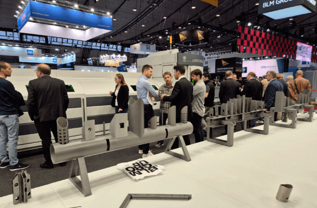 De LT6 op de stand van BLM Group op de Blechexpo. Gebruikers kunnen hiermee kwalitatief hoogwaardig snijwerk in buis, koker en profiel produceren tegen een lagere kostprijs per product in een grotendeels geautomatiseerd proces.