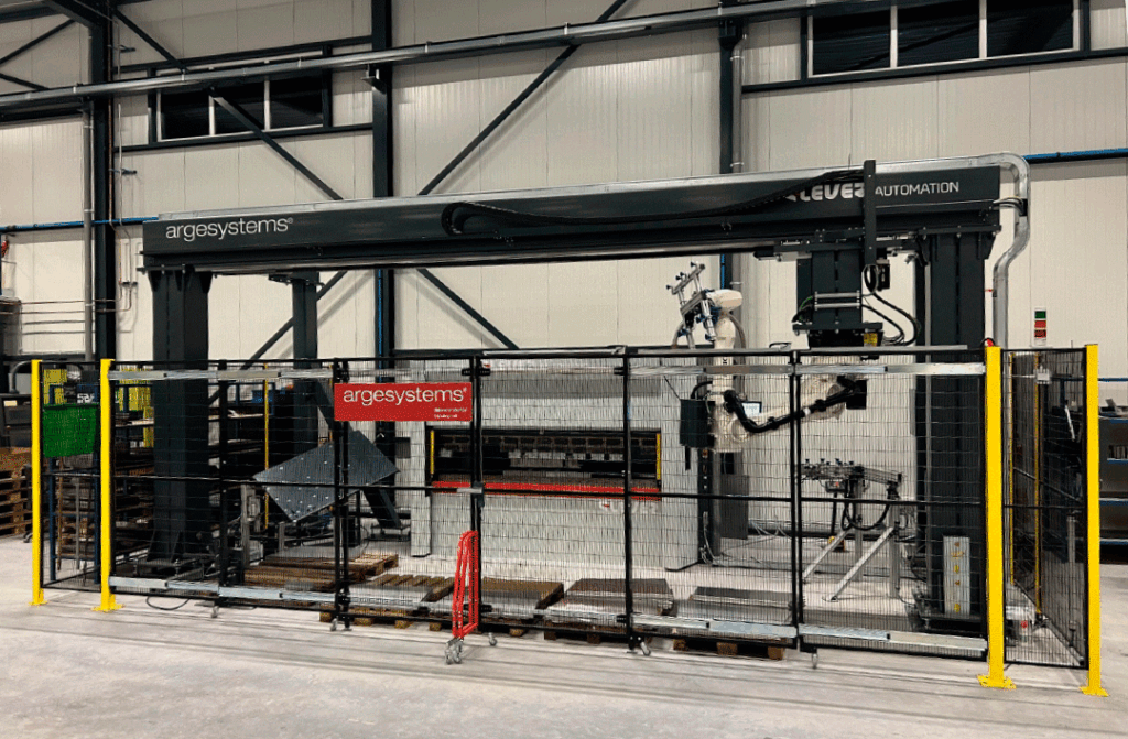 De buigcel die Clever Bending bij Metalis heeft geïnstalleerd, is flexibel, op maat gemaakt maar tegelijk universeel.