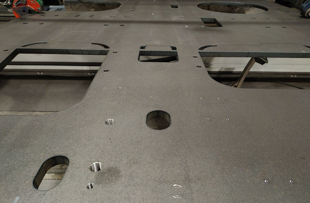 Als one-stop-shop system supplier wil JOOP alle bewerkingen aan het plaatmateriaal kunnen uitvoeren. Naast het snijden, zetten en lassen, ook de machinale bewerkingen.