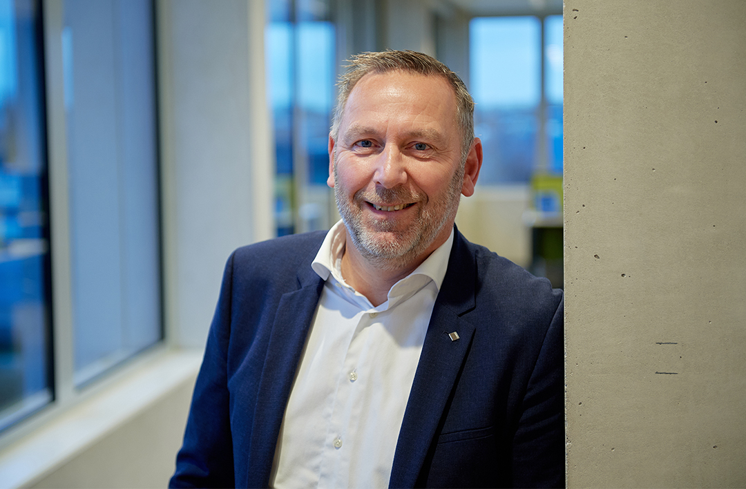 Menko Eisma: “We zullen het werk veel efficiënter moeten maken, de beschikbare productiemiddelen maximaal moeten benutten en stukken uit het hele proces halen. Dat kan met digitalisering, automatisering en samenwerking.”