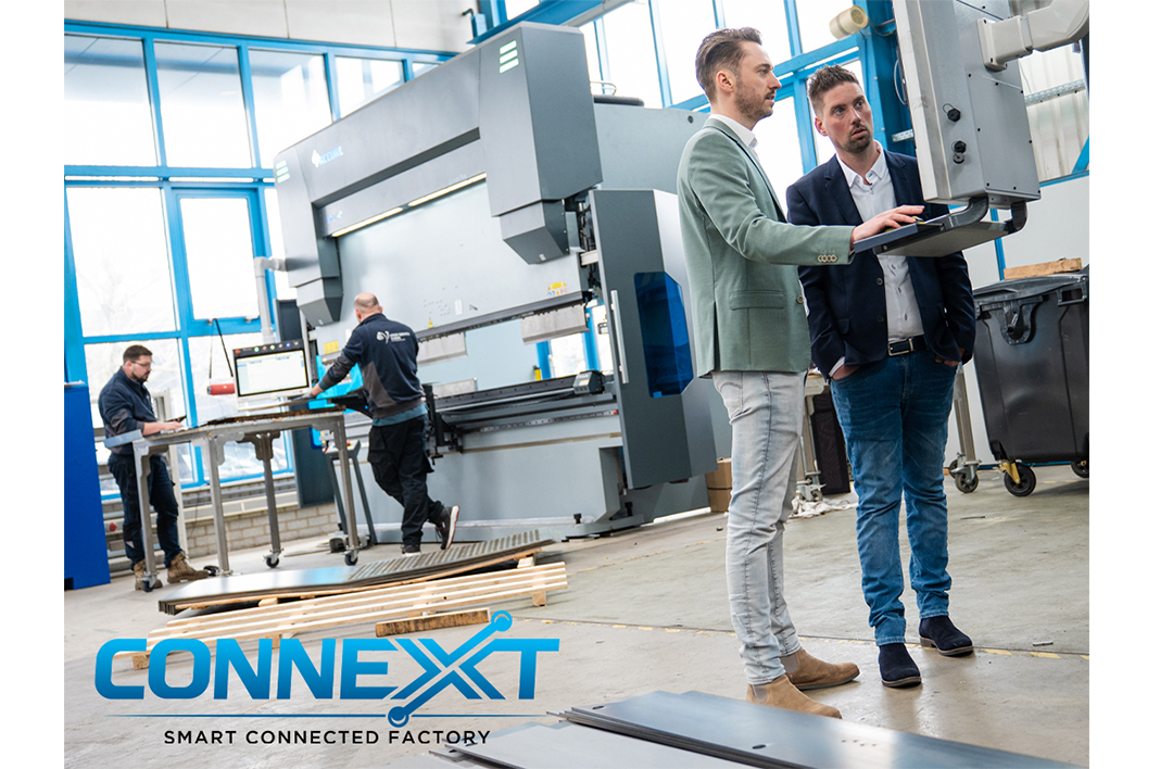 Tuwi en AESC introduceren op TechniShow hun gezamenlijke formule Connext. Nathan van der Hoeven van Tuwi (links) en Devy van Dinteren van AESC: “Connext maakt slimme en verbonden productie concreet, tastbaar en haalbaar voor metaalbedrijven.”
