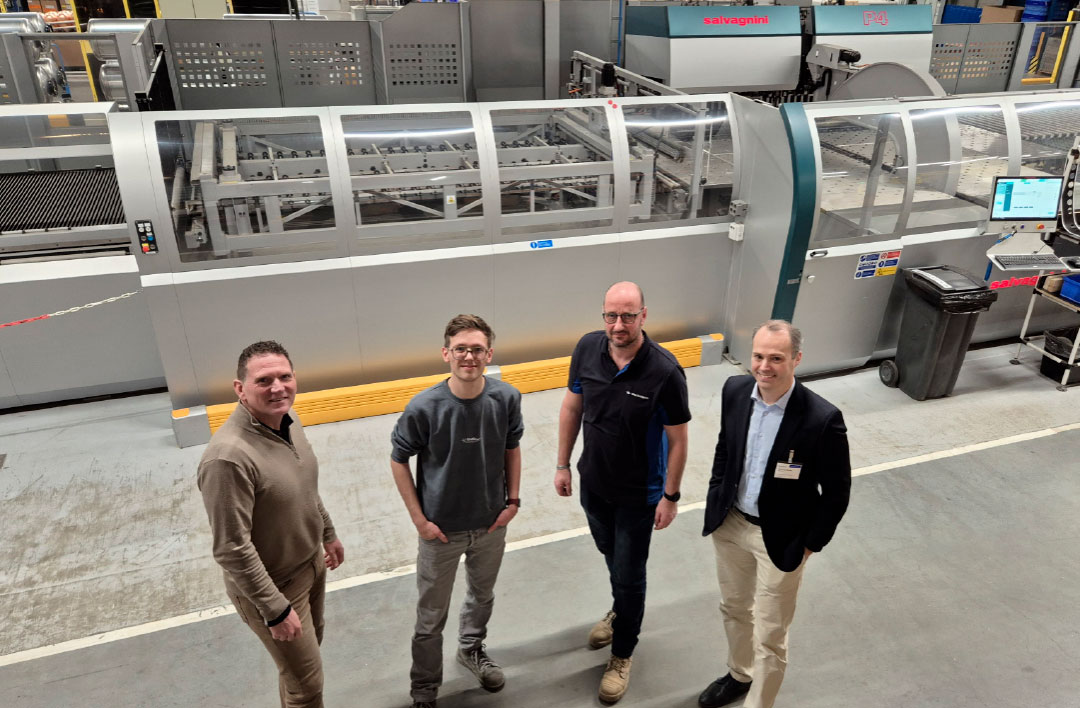 Ferdinand Bauhuis (Sales Partner Salvagnini), Mats Hendriks (procestechnicus Itho Daalderop), Ludwig Lindner (teamleider productielijnen Itho Daalderop), Christian Bunse (Area Manager Salvagnini).
