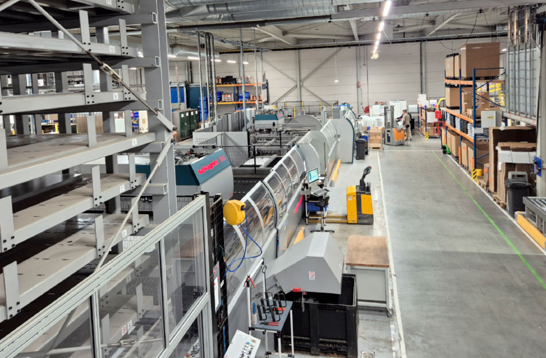 De volautomatische pons- en buiglijn van Salvagnini speelt een cruciale rol bij de productie van boilers en voorraadvaten van warmtepompen bij Itho Daalderop.
