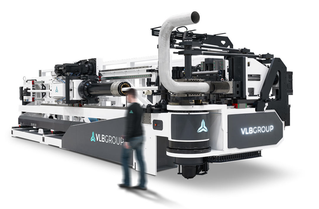 De basis van het machineprogramma van VLB Group is de EB Series. De EB HD-UD is een heavy-duty, volledig elektrische buigoplossing voor maximale snelheid en precisie. Deze machine buigt diameters tot 150 mm.